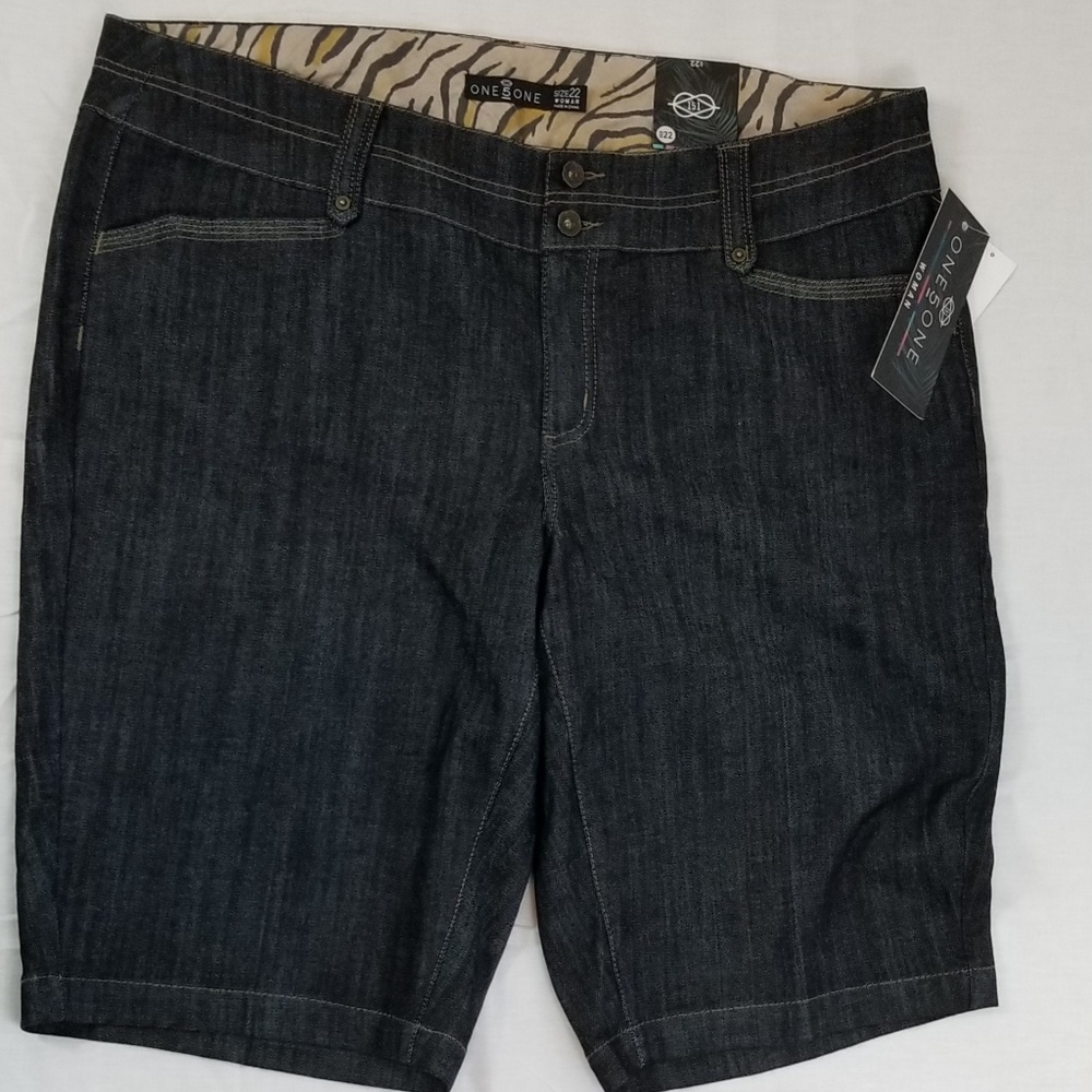 One 5 One womens shorts size 22